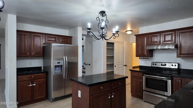 Building Photo - 4414 W Donner Dr