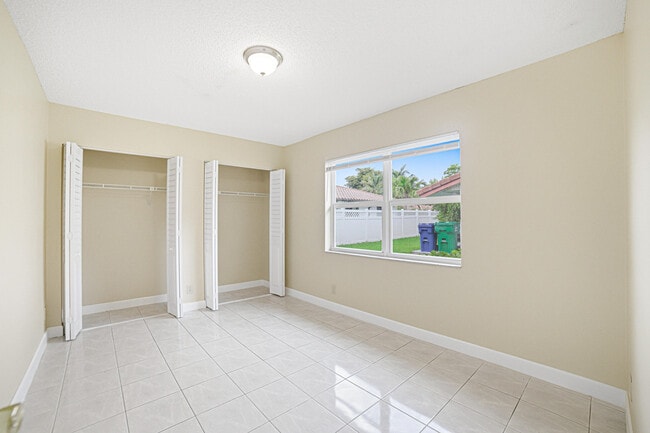 Building Photo - 3912 NW 110th Ave