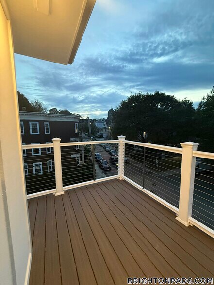 Building Photo - 35 Hunnewell Ave