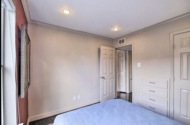 Building Photo - 2211 Blodgett