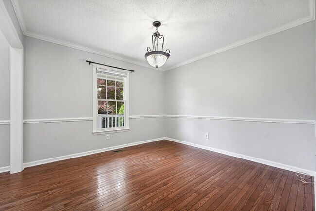 Building Photo - 223 Wintergreen Dr