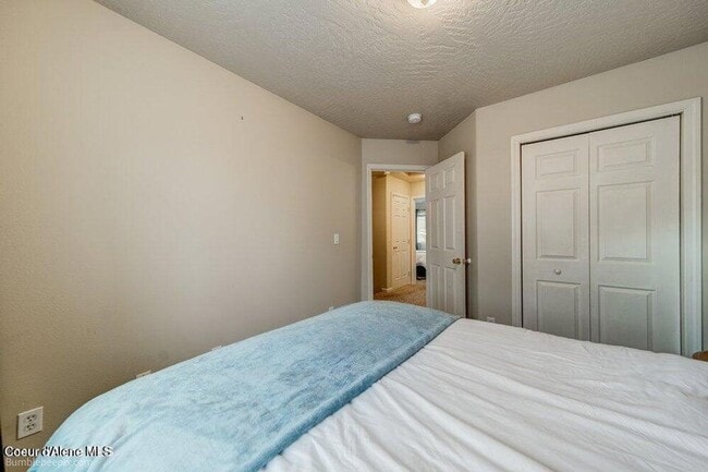 Building Photo - Beautiful Updated 3 Bedroom Condo with A/C, Garage & Fireplace in Forsythia Place!