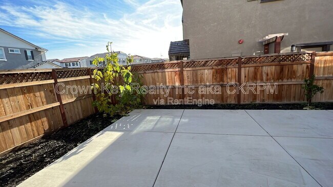Building Photo - 448 Albertina Ave