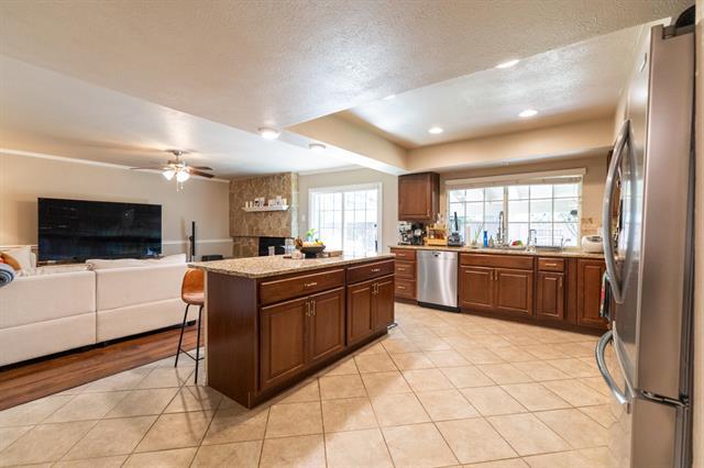 Building Photo - 5000 Latham Dr