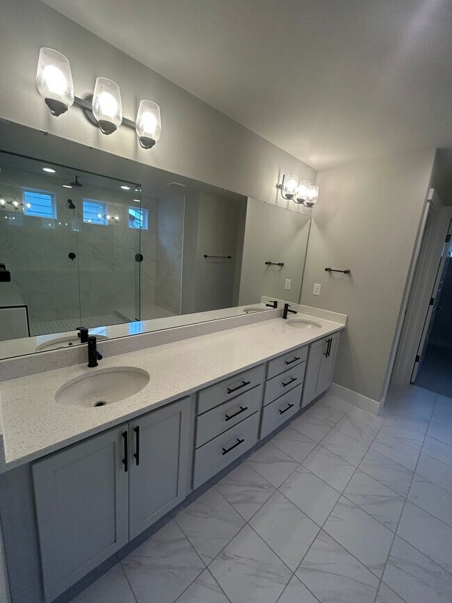 Building Photo - Spacious 4 Bed / 3.5 Bath Home in Easton C...