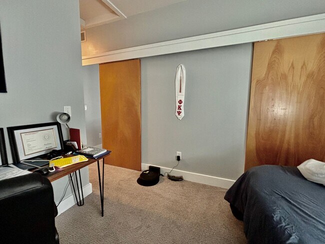 Building Photo - Rainbow Townhomes