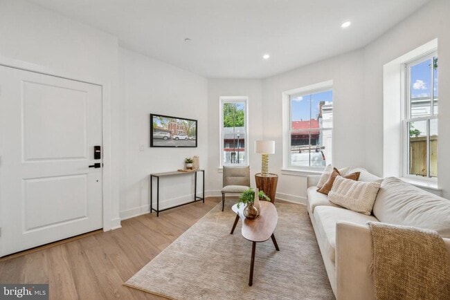 Building Photo - 1614 Kilbourne Pl NW