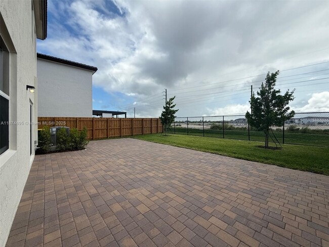 Building Photo - 2600 SE 25th St