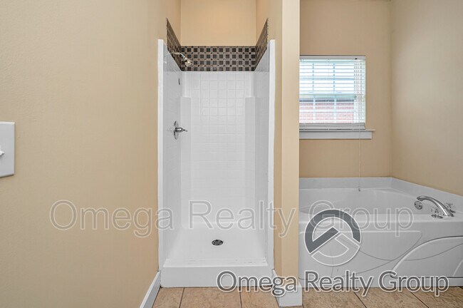 Building Photo - 252 Chesser Park Dr