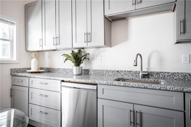 Building Photo - 1353 Finley St NE