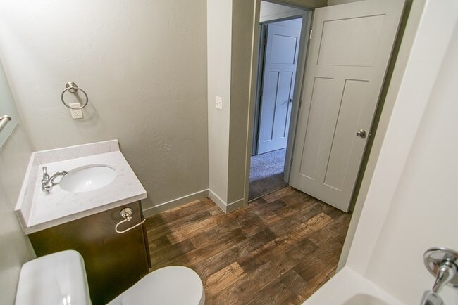 Building Photo - Amazing Townhome in Edgewater Community