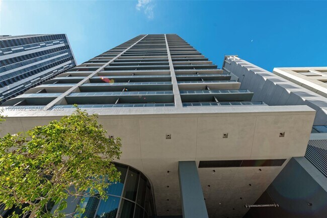 Building Photo - 121 NE 5th St