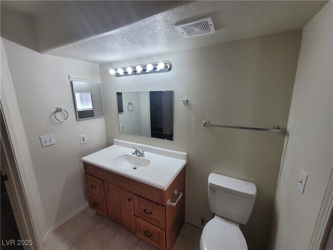 Building Photo - 1608 N Torrey Pines Dr