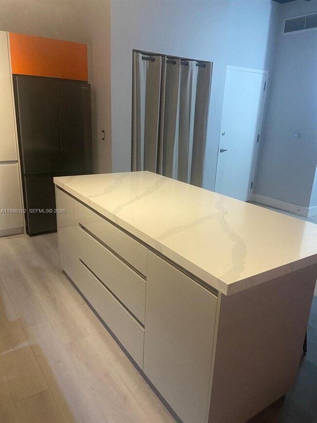 Building Photo - 10 SW South River Dr