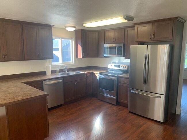 Building Photo - ***Newly Renovated Spacious and Bright 3 Bedroom Ranch Style House in North Image. All New Paint ...