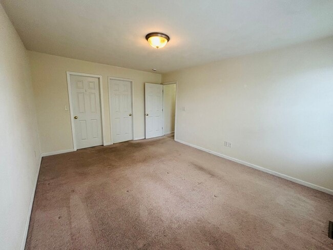 Building Photo - 255 Windsor Dr NW