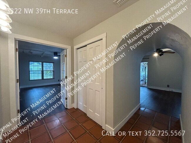 Building Photo - 3322 NW 39th Ter