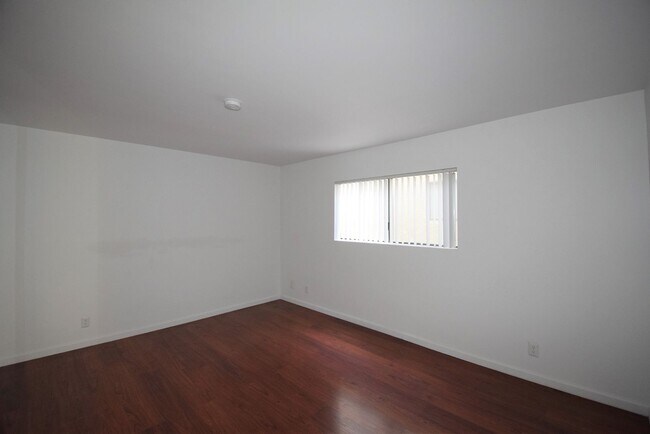 Building Photo - 15128 Burbank Blvd