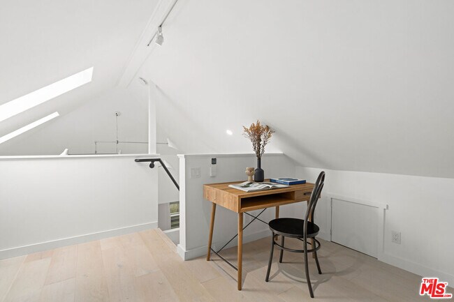 Building Photo - 961 Marco Pl