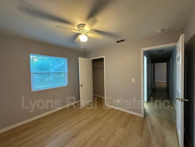 Building Photo - 4717 Douglas Ln