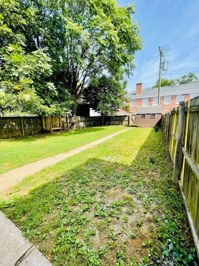 Building Photo - 3014 Grayland Ave