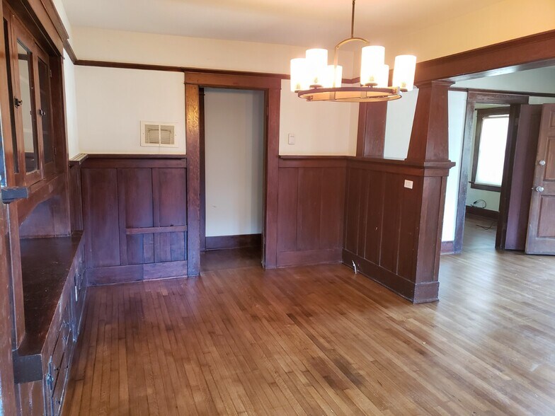 Building Photo - 495 Gaviota Ave