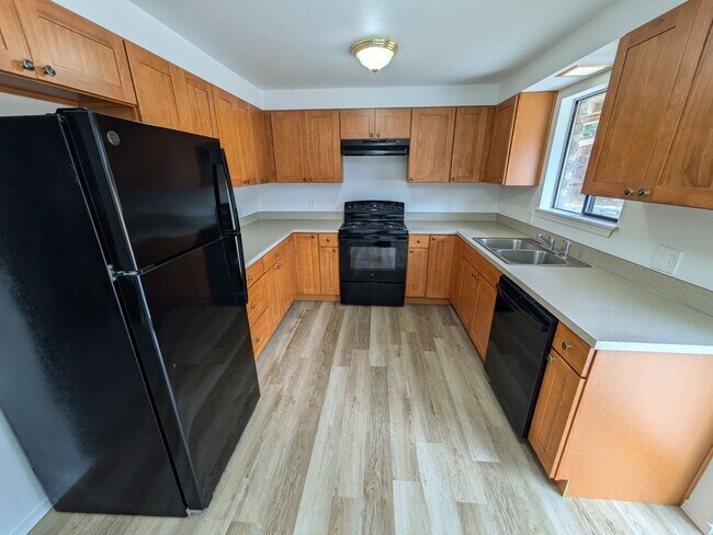 Building Photo - 7816 Samurai Dr SE