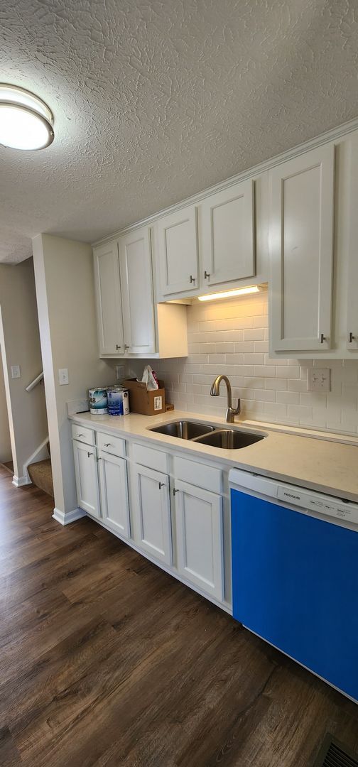 Building Photo - Oldham County Beauty!  Completely Renovated!  ALL NEWer Appliances!  ALL NEWer Flooring & Paint! ...