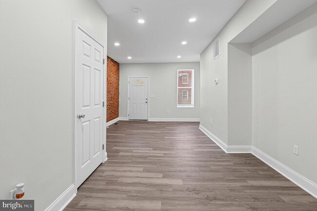 Building Photo - 3 bedrooms, 3.5 bathrooms