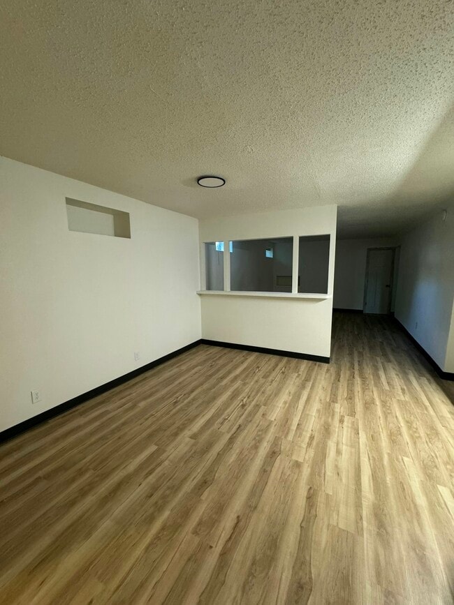 Building Photo - 831 Silver St