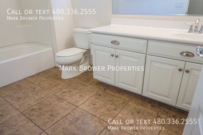 Building Photo - 3016 E Shannon St