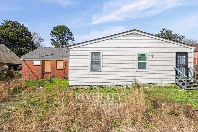 Building Photo - 3240 Boxdale St