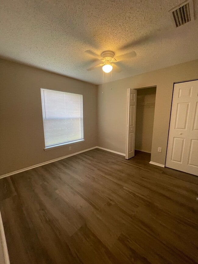 Building Photo - Quick Move in at this Brandon Home for Rent