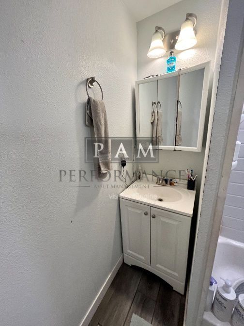 Building Photo - 3727 E Squire Ave