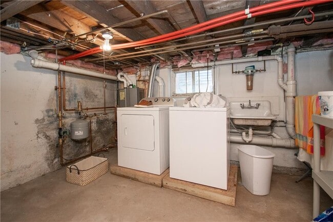 Building Photo - 33 Slocum St