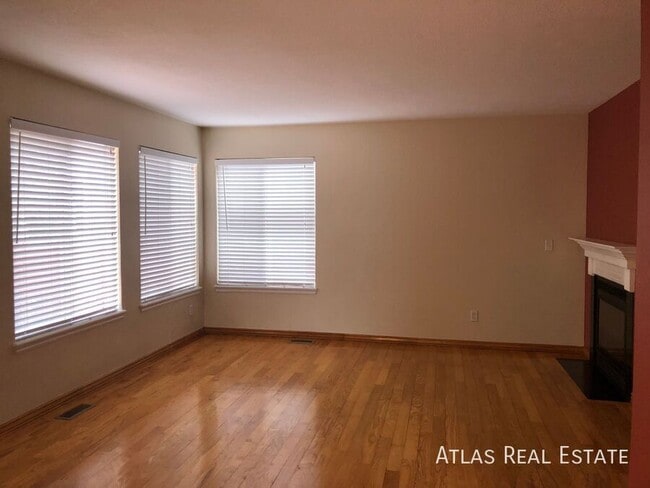 Building Photo - 1316 S Alton Ct