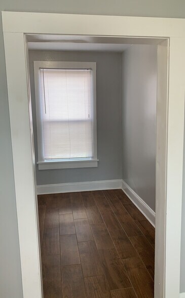 sitting / bonus room - 2243 Gilmore St