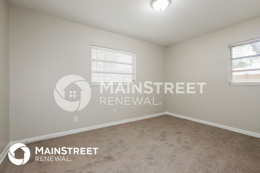 Building Photo - 510 Hedge Row Rd