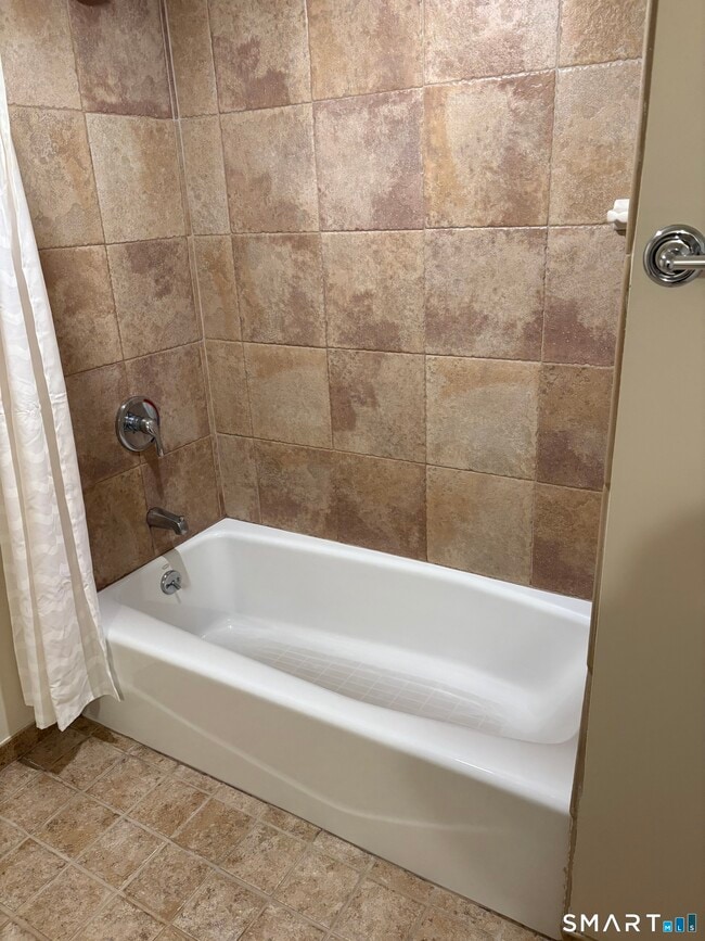 Building Photo - 145 Canal St E