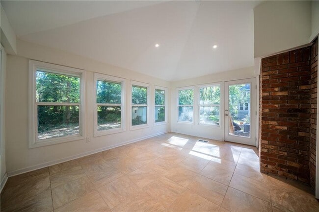 Building Photo - 1501 Diamond Head Dr