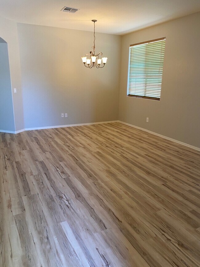 Building Photo - 3 Bed 2 Bath home in Bell West Ranch