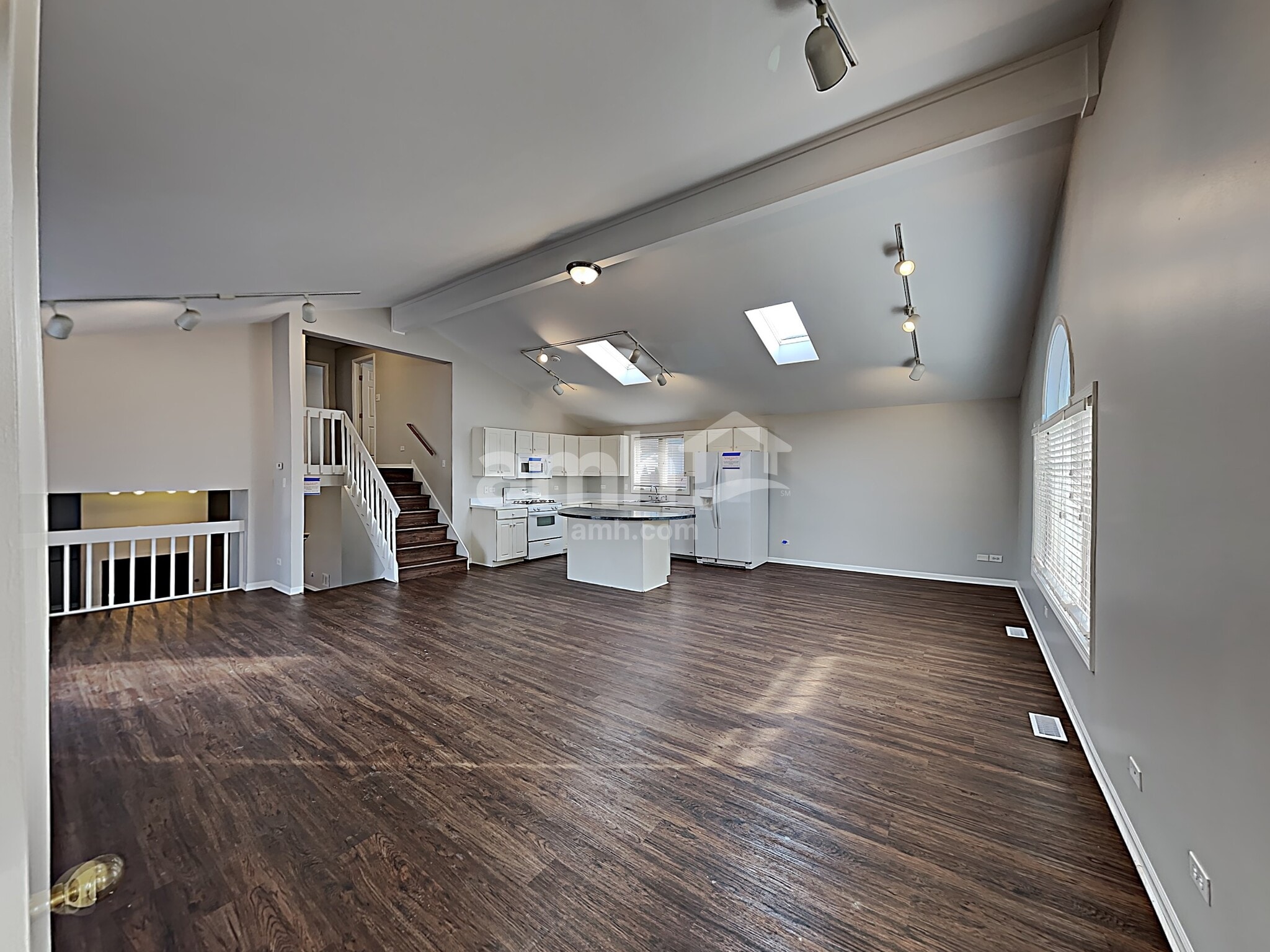 Building Photo - 121 Valleywood Dr