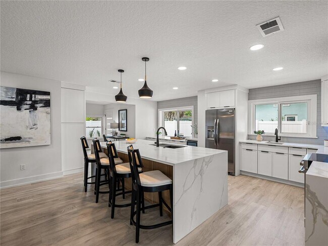 Building Photo - 6709 Cardinal Dr S