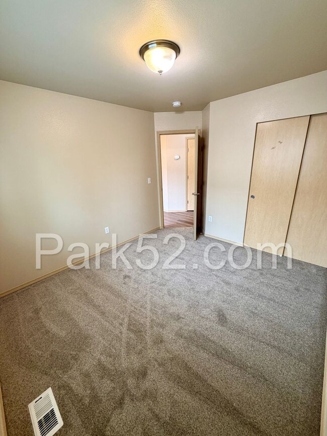 Building Photo - 3-Bedroom Duplex Home - Gated Community - South Hill