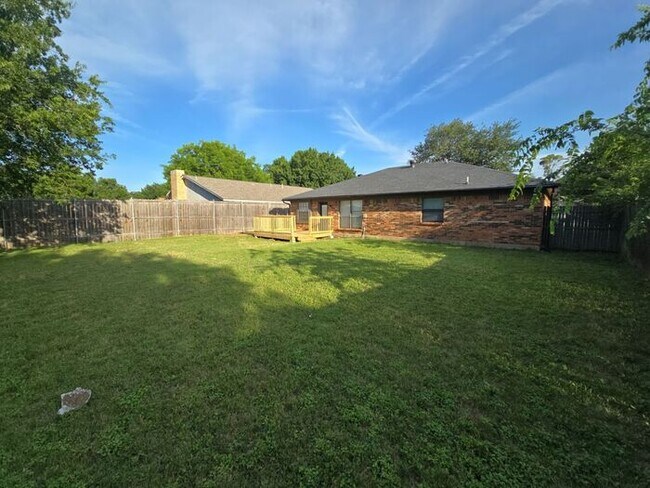 Building Photo - ***Charming Fort Worth 4 Bed 2 Bath w/ Gar...