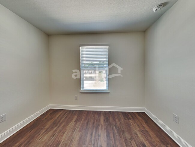 Building Photo - 27280 St Andrews Ave