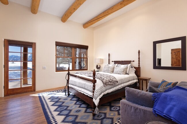 Building Photo - 661 Green Meadow Dr