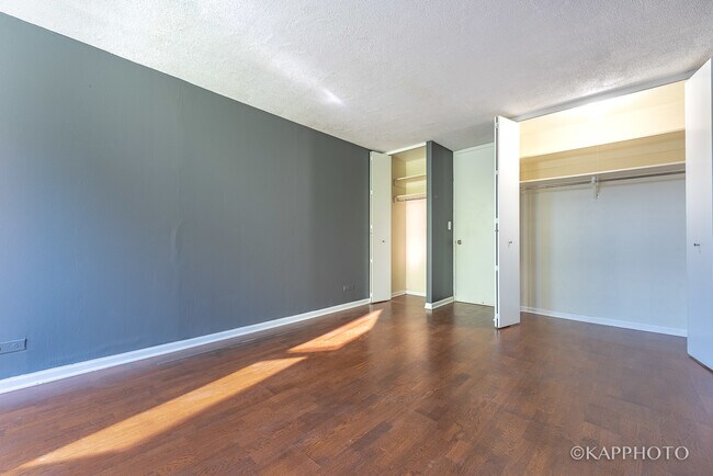 Building Photo - 720 W Gordon Terrace