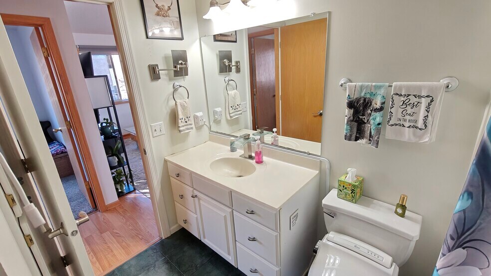 Building Photo - 1943 Parkway Ave