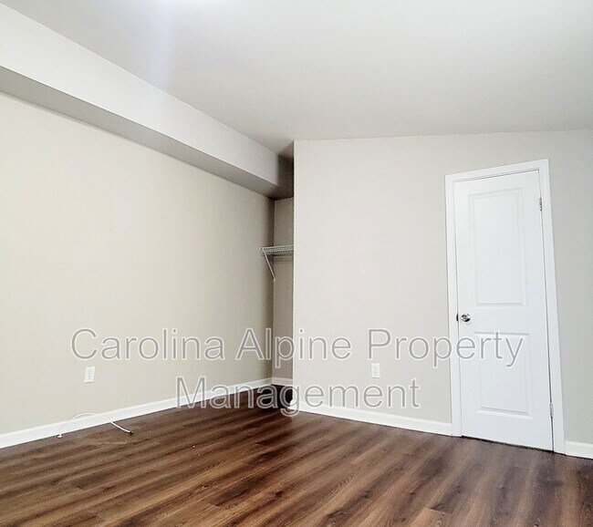 Building Photo - 2037 Pine Dr